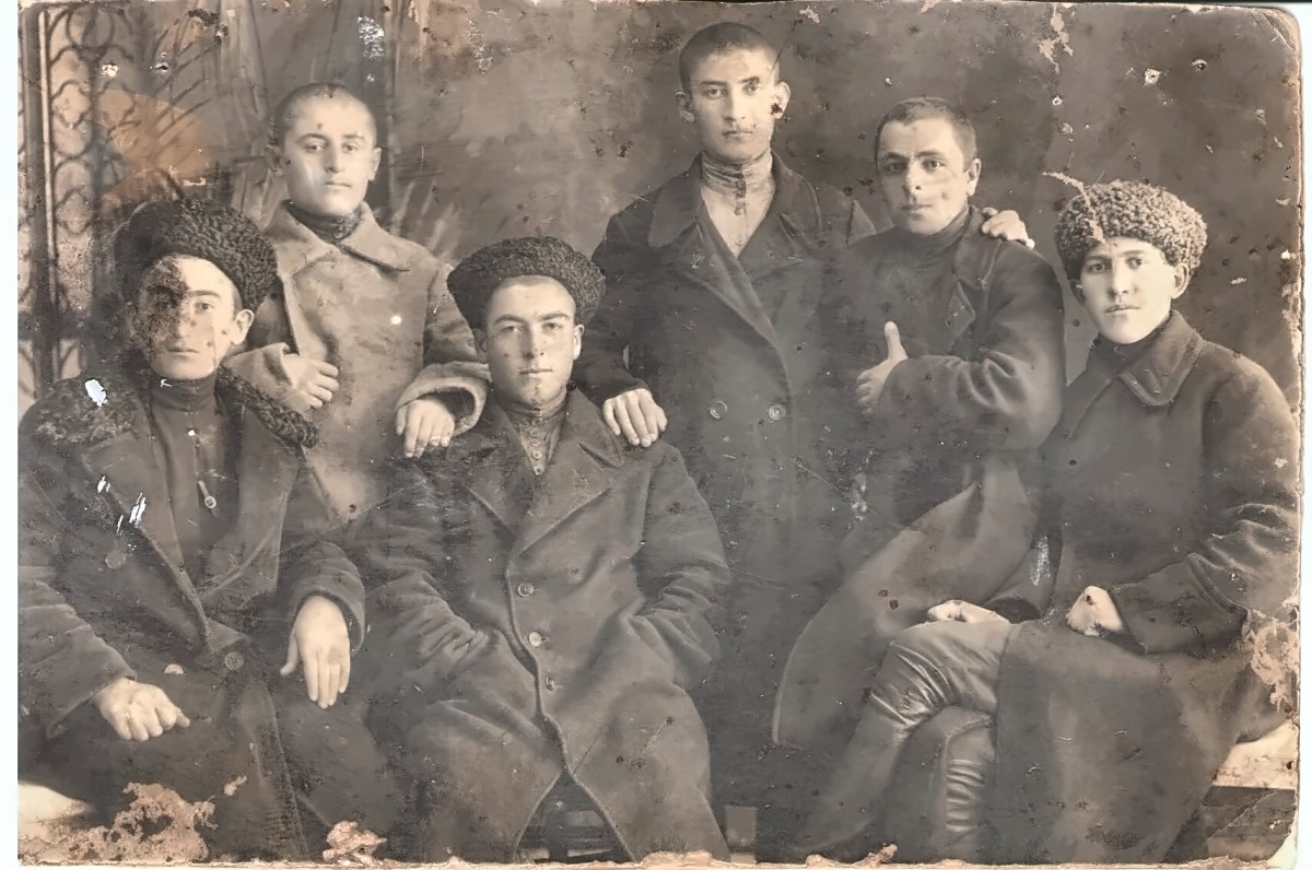 Владикавказское училище 1932 год, крайний слева стоит: Местоев Чадахович