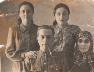 Местоев Русламбек с матерью Хантагова Тоит и сестрами Розхан , Хажир